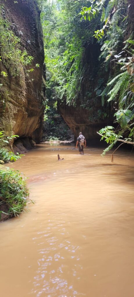 Travessia Rio Peruana trilha Cachoeira do Urubu
