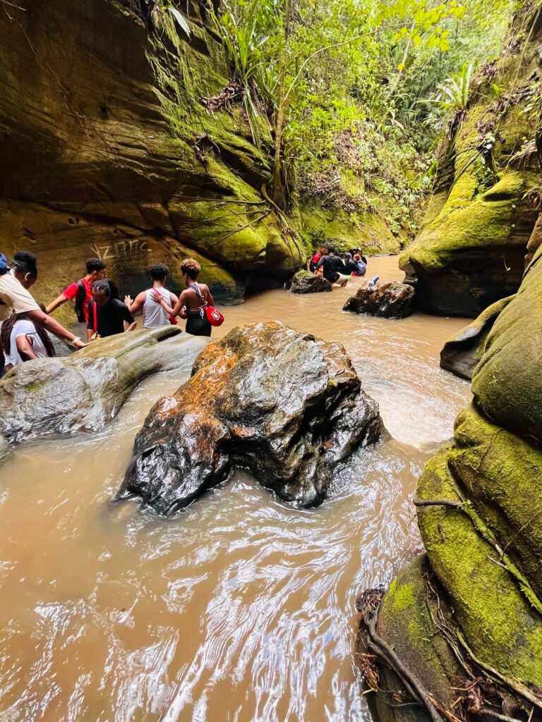 Travessia Rio Peruana trilha Cachoeira do Urubu